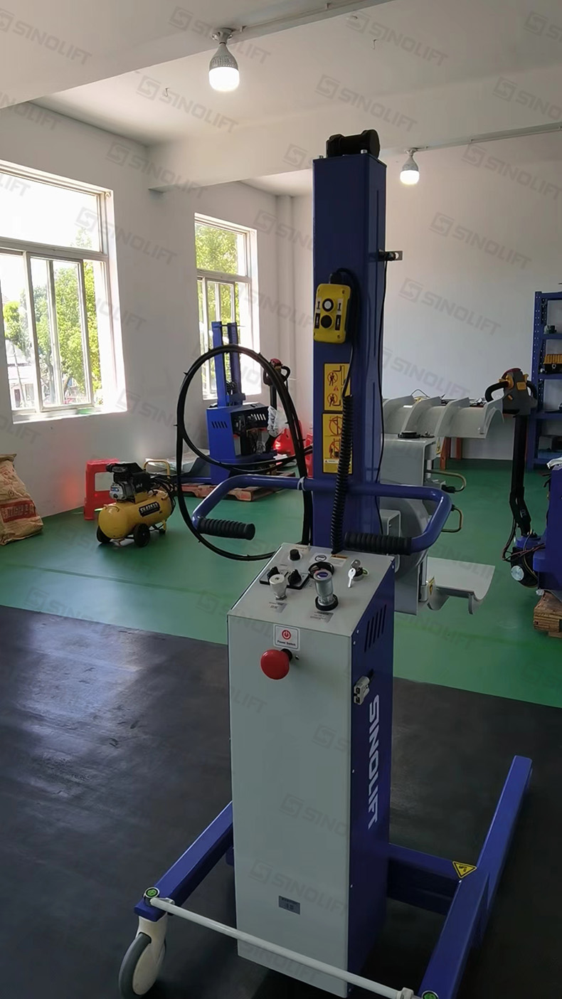 240726 V非标单立柱抱夹翻转升高车出货图 (3).jpg