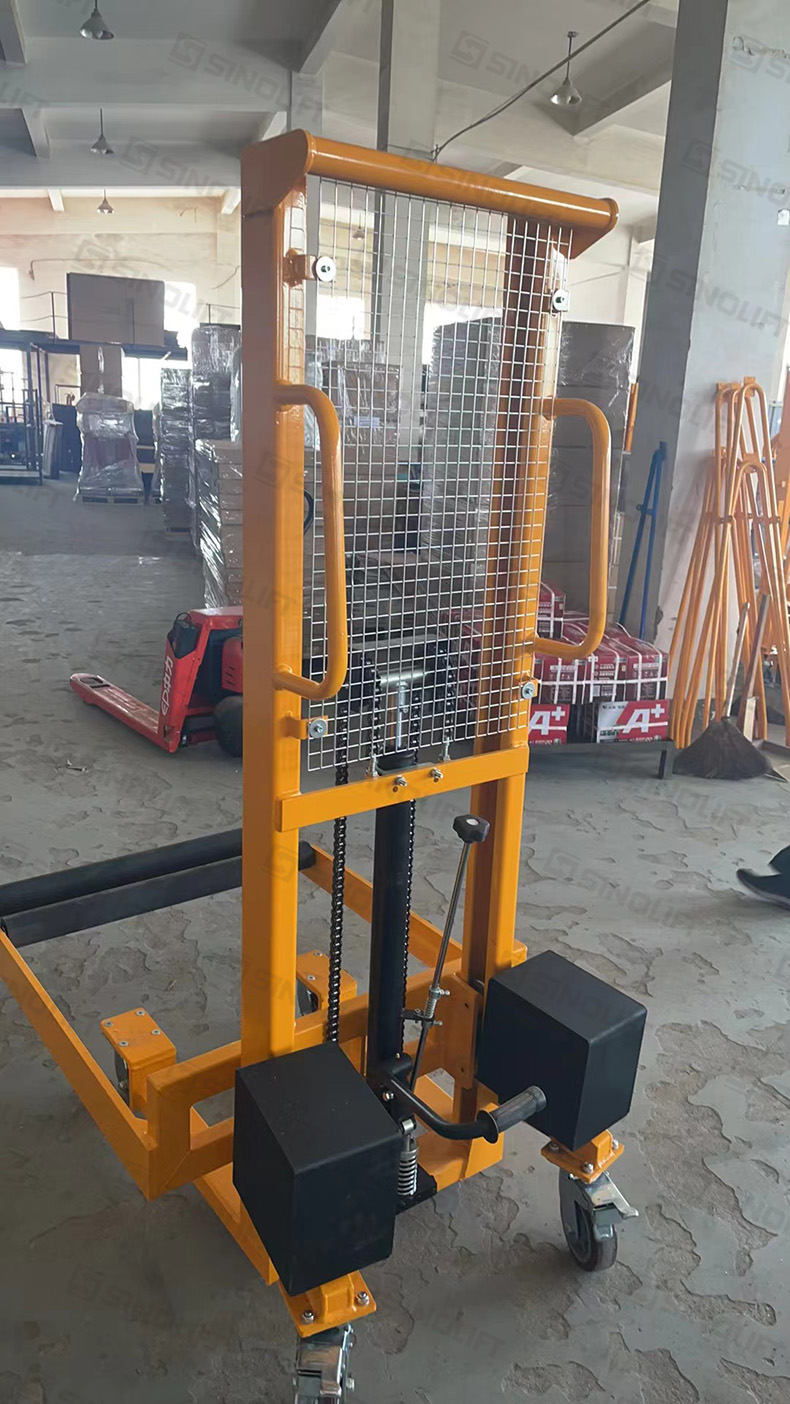 1735780705618926.jpg 240517非标C门架堆高车出货图 (3).jpg