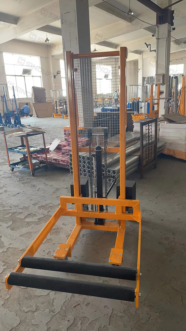 1760144385107037.jpg 240517非标C门架堆高车出货图-(2).jpg